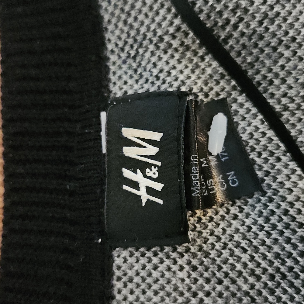 Geometric H&M Sweater - Picture 2 of 2